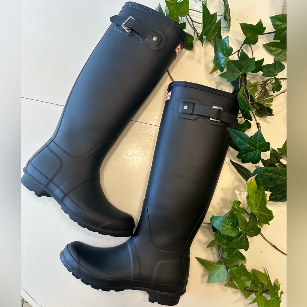 Hunter women’s original tall rain boot black matte size 8